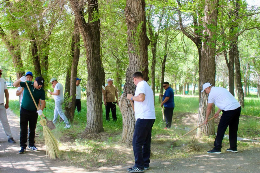 «Чистый четверг»: Более 70 жителей Илийского района приняли участие в экологической акции
