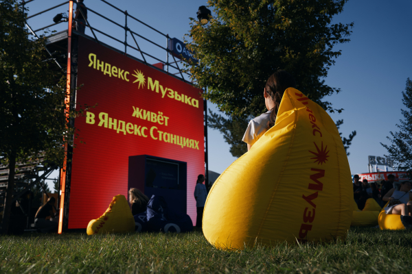 Сахна энергиясы, мыңдаған көрермен және Яндекс Музыканың ерекше белсенділігі: Алматыдағы фестивальдің керемет сәттері