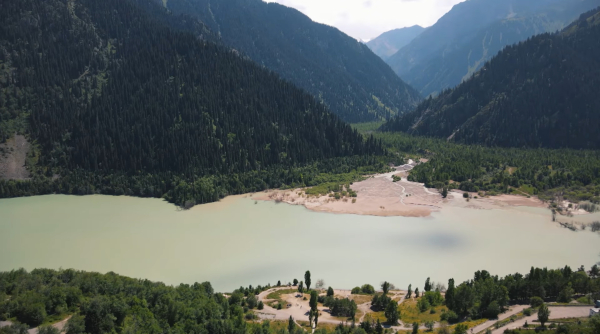 Красота озеры Есик