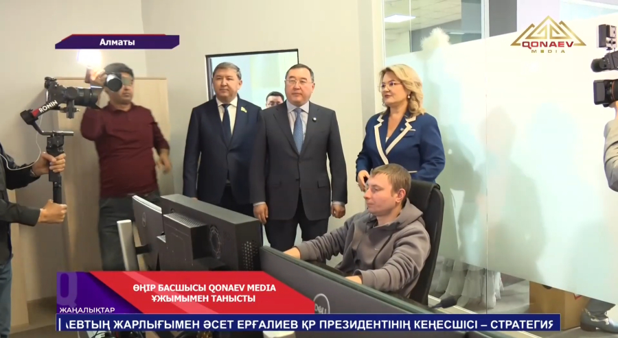 Аким Алматинской области Марат Султангазиев посетил телеканал «Конаев Медиа»
