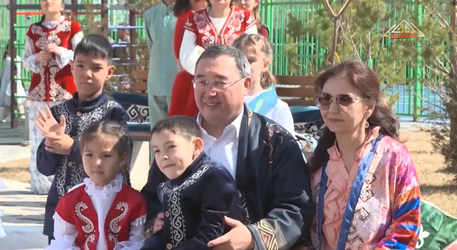 Әкім Наурыз қарсаңында Қонаевтағы балалар орталығына барды