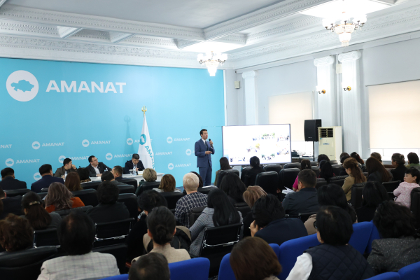 В Алматы представили проект «Ustazga AI» для повышения цифровых навыков педагогов