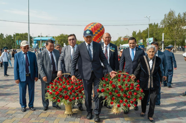 30 метрлік бәліш, спорт пен ойын-сауық: Қонаев қаласының 55 жылдығы қалай аталып өтті ?