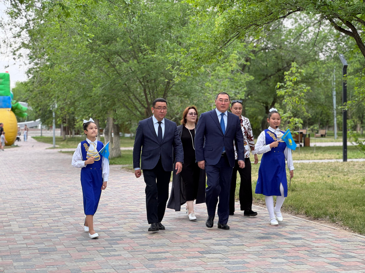 Дарындыларды дәріптеген күн: облыс әкімі үздік оқушылармен кездесті