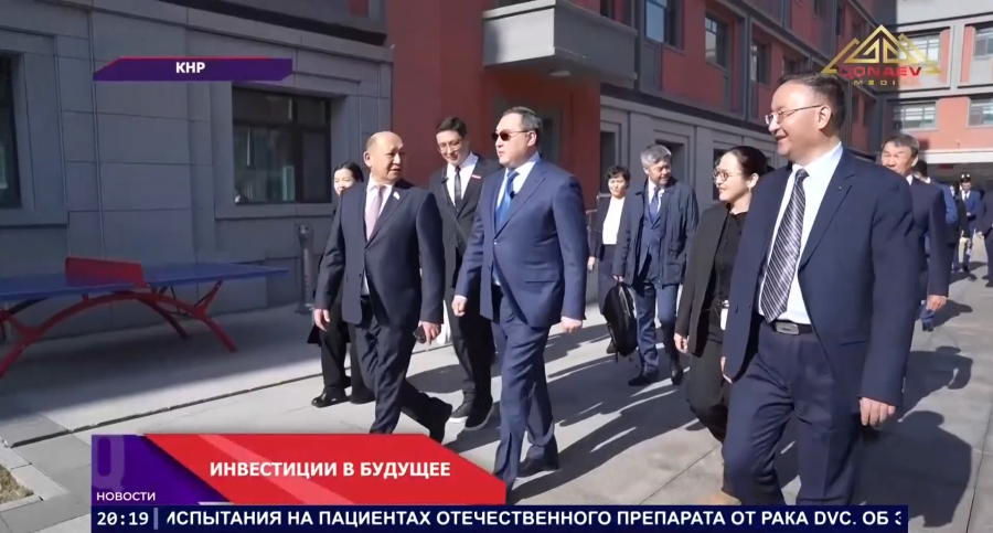 Марат Султангазиев встретился с казахстанскими студентами в Синьцзяне