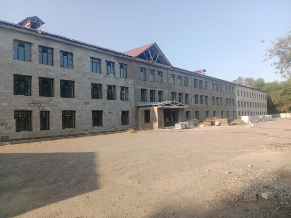 Школа №12 в селе Нура обновляется: активная подготовка к новому учебному году